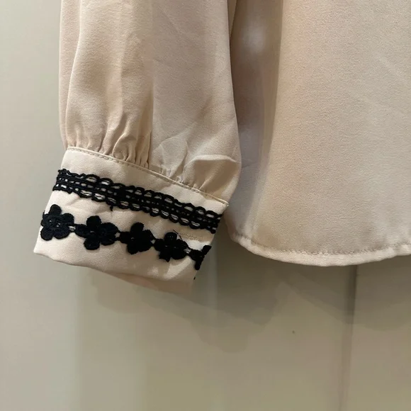 Versona Elegant Cream Blouse with Black Detailing- L - Picture 8 of 9